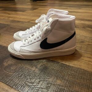 Women's 9.5 Nike blazer White and Black High-Top Sneakers